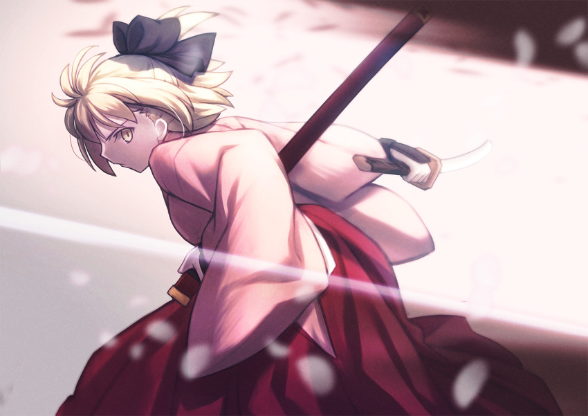 1girl black_bow blonde_hair blurry blurry_foreground bow cherry_blossoms fate_(series) hair_bow hakama hat holding holding_clothes holding_hat holding_sword holding_weapon japanese_clothes katana kimono koha-ace long_sleeves looking_at_viewer medium_hair okita_souji_(fate) okita_souji_(koha-ace) pink_kimono profile red_hakama shoori_(migiha) short_ponytail solo stance sword unsheathed weapon wide_sleeves yellow_eyes