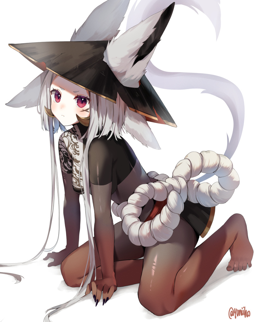 1girl absurdres all_fours animal_ears arm_support barefoot black_nails blush bodysuit breasts closed_mouth colored_skin dyarikku_(vtuber) ears_through_headwear feet fingernails fox_ears fox_girl fox_tail full_body gradient_skin hat highres long_hair looking_at_viewer medium_breasts nail_polish red_eyes rope sharp_fingernails shimenawa short_eyebrows sidelocks simple_background skin_tight solo tail tail_raised toes v-shaped_eyebrows very_long_hair virtual_youtuber vyugen white_background white_hair yuniiho