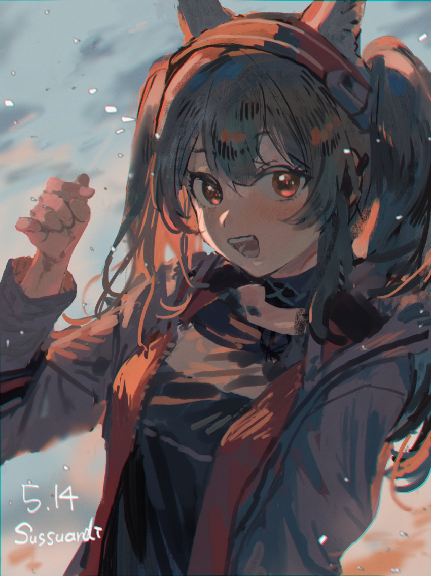 1girl :d angelina_(arknights) animal_ears arknights artist_name black_shirt blue_background blush brown_hair dated earclip earpiece extra_ears fox_ears hairband hand_up highres jacket looking_at_viewer open_clothes open_jacket orange_eyes red_hairband shirt smile solo striped striped_hairband sutoa teeth twintails upper_body upper_teeth white_jacket