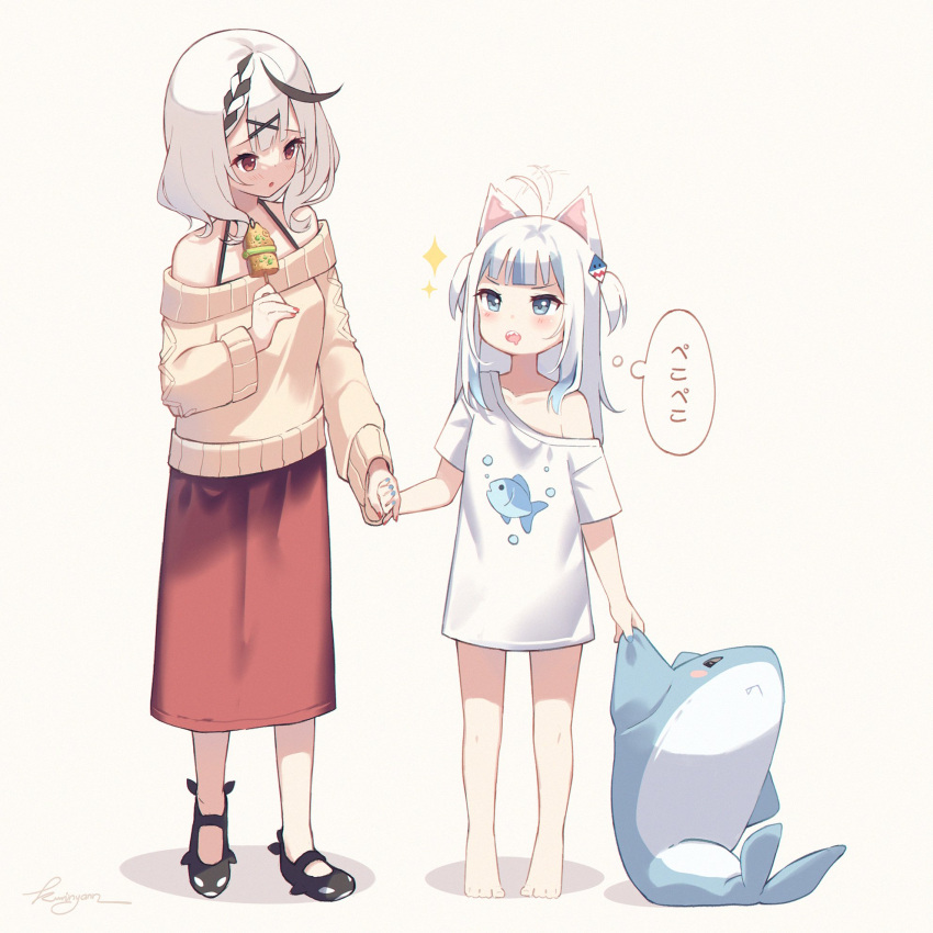2girls ahoge ahoge_wag animal_ears animal_print bangs bare_shoulders barefoot black_footwear black_hair blue_hair blue_nails braid brown_sweater cat_ears expressive_hair fish_print food full_body gawr_gura hair_ornament highres holding holding_food holding_stuffed_toy hololive hololive_english kuri_(animejpholic) long_hair looking_at_another medium_hair medium_skirt multicolored_hair multiple_girls nail_polish off-shoulder_sweater off_shoulder open_mouth parted_lips print_shirt red_nails red_skirt sakamata_chloe shirt shoes short_sleeves single_bare_shoulder skirt standing streaked_hair stuffed_animal stuffed_shark stuffed_toy sweater translation_request two_side_up virtual_youtuber white_hair white_shirt x_hair_ornament