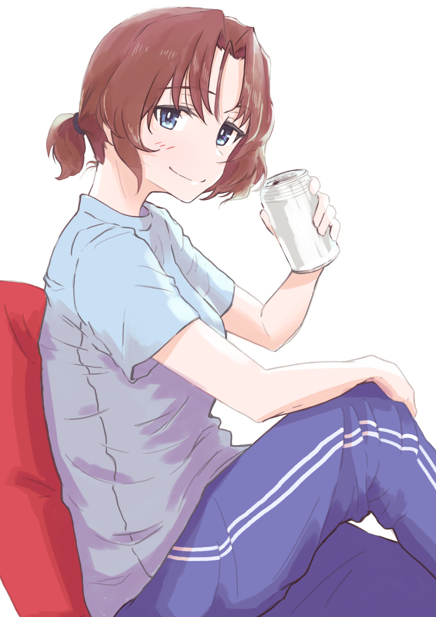 1girl absurdres alternate_hairstyle azumi_(girls_und_panzer) bangs beer_can blue_eyes blue_pants blue_shirt brown_hair can closed_mouth commentary girls_und_panzer hair_tie highres holding holding_can knee_up looking_at_viewer loungewear oritako pants parted_bangs shirt short_hair short_ponytail short_sleeves simple_background sitting smile solo t-shirt track_pants white_background