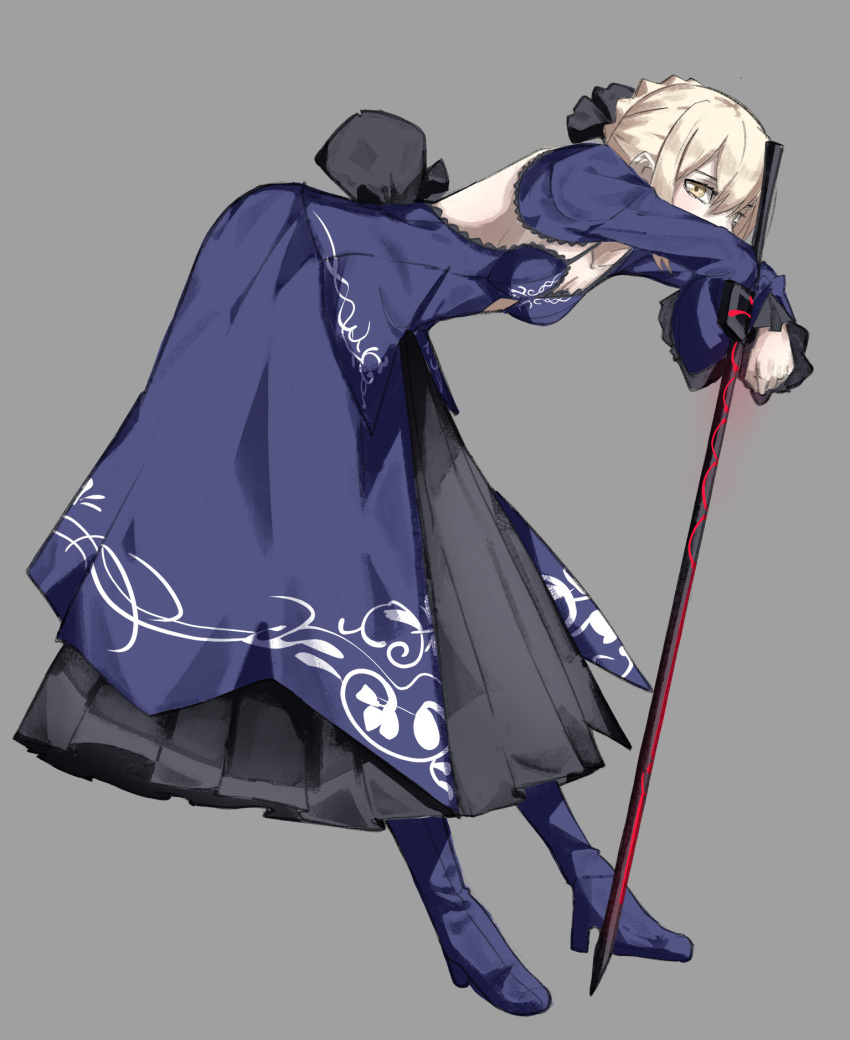 1girl artoria_pendragon_(fate) bangs blonde_hair boots bow bowing braid dress fate/grand_order fate/stay_night fate_(series) greyscale hair_between_eyes hair_ribbon highres holding holding_sword holding_weapon long_hair longlong_(drasdr7513) looking_at_viewer mecha_musume monochrome ribbon saber_alter simple_background solo sword weapon yellow_eyes