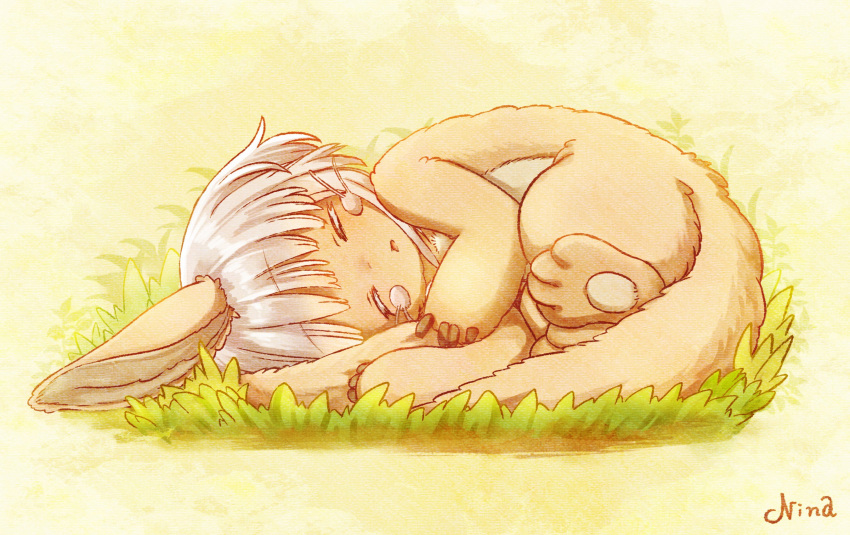 1other animal_ears artist_name brown_background closed_eyes commentary_request facing_viewer furry grass grey_hair highres lying made_in_abyss nanachi_(made_in_abyss) nina_(maurururoa) nude on_grass on_ground on_side other_focus parted_lips signature sleeping solo tail whiskers