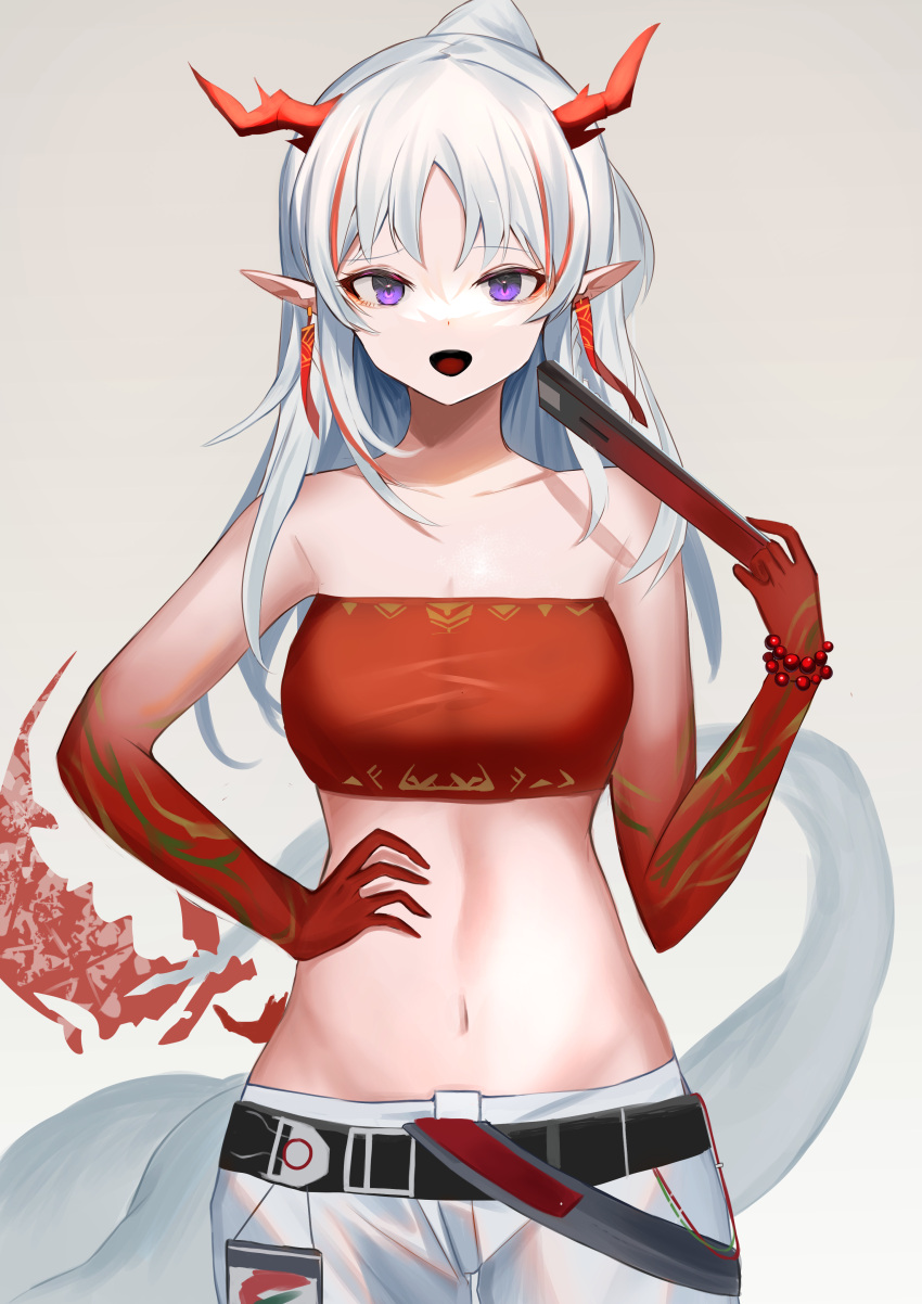 1girl :d absurdres arknights bandeau bangs bare_shoulders belt black_belt breasts commentary gradient gradient_background grey_background hand_on_hip hand_up highres horns long_hair long_tail looking_at_viewer medium_breasts midriff multicolored_hair navel nian_(arknights) open_mouth redhead smile solo stomach strapless streaked_hair sunawachi_yu tail tube_top upper_body violet_eyes white_hair