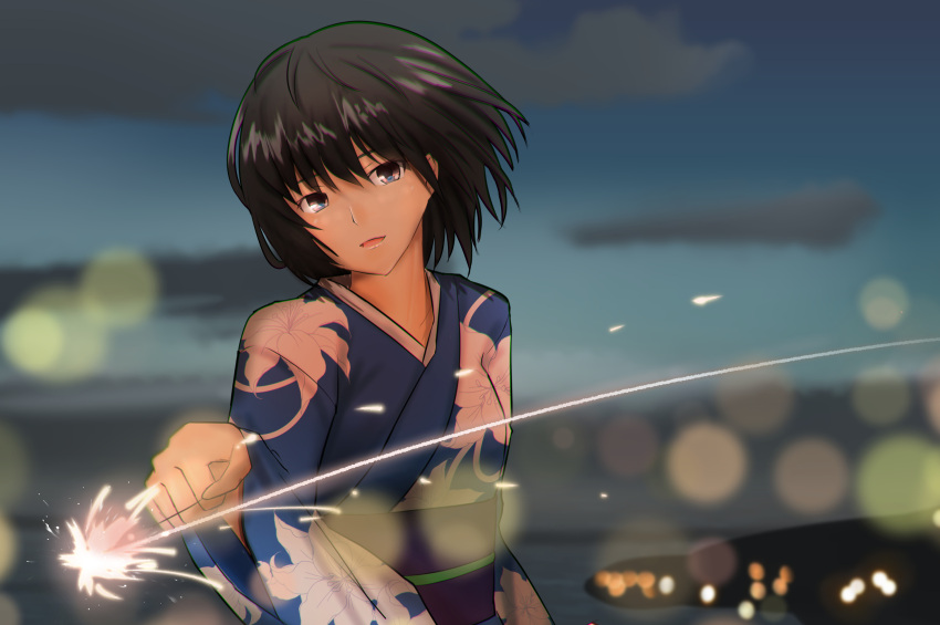 1girl amagami bangs black_hair blue_kimono blurry blurry_background bokeh brown_eyes commentary depth_of_field fireworks floating_hair floral_print hair_between_eyes highres holding_fireworks japanese_clothes kimono light_trail looking_at_viewer nanasaki_ai obi parted_lips purple_sash sash senkou_hanabi short_hair smile solo sparkler twilight upper_body yoo_tenchi yukata