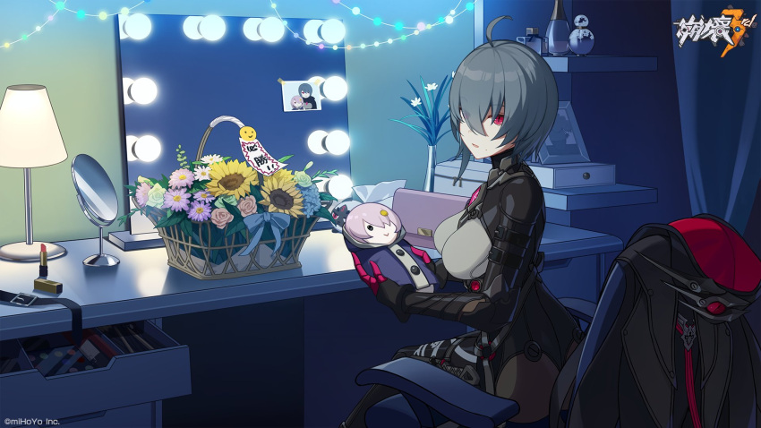 1girl bangs basket black_bodysuit black_gloves black_jacket bodysuit chair cosmetics doll flower gloves grey_hair hair_between_eyes highres holding holding_doll honkai_(series) honkai_impact_3rd indoors jacket lamp lights lipstick_tube long_sleeves mirror mole mole_under_mouth official_art parted_lips picture_(object) pink_eyes raven_(honkai_impact) short_hair sitting solo sunflower sweat table