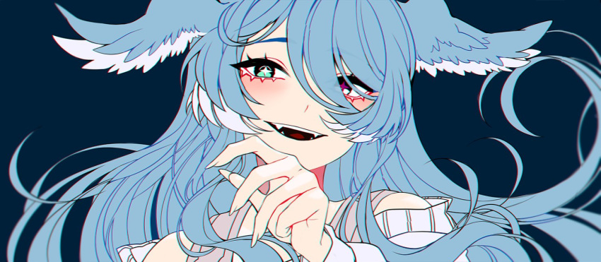 1girl bangs blue_background blue_eyes blue_hair blush dragon_girl elira_pendora fangs fingernails grey_overalls hair_over_one_eye head_wings heterochromia long_hair long_sleeves looking_to_the_side nijisanji nijisanji_en off_shoulder one_eye_covered open_mouth overalls savi_(byakushimc) smile solo sweater violet_eyes virtual_youtuber white_sweater