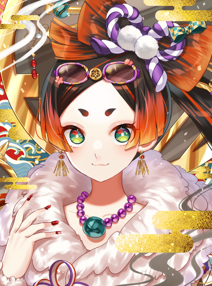 1girl :3 absurdres amazakura bangs black_hair blunt_ends blush bow-shaped_hair bracelet character_request earrings eyewear_on_head fur_collar green_eyes hair_ornament hand_up highres hikimayu japanese_clothes jewelry looking_at_viewer multicolored_eyes multicolored_hair nail_polish necklace orange_hair otoca_d'or parted_bangs ponytail short_eyebrows smile solo streaked_hair two-tone_hair
