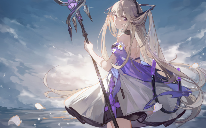 1girl arknights bare_shoulders black_collar blonde_hair blue_sky collar cowboy_shot dress ergouzi_echo flower from_behind headgear highres holding holding_staff indigo_(arknights) infection_monitor_(arknights) long_hair looking_at_viewer looking_back outdoors purple_ribbon ribbon sky solo staff strapless strapless_dress sun very_long_hair violet_eyes white_dress white_flower
