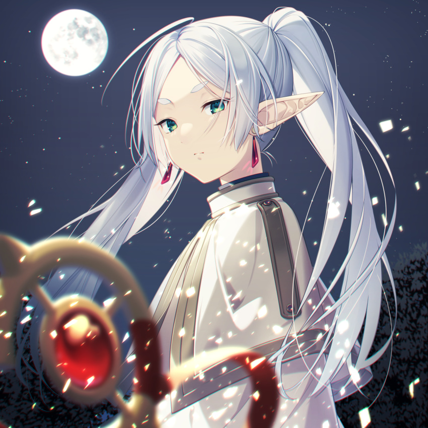 1girl blurry capelet closed_mouth confetti depth_of_field earrings elf floating_hair frieren from_side full_moon green_eyes highres huziimiyuu jewelry long_hair long_sleeves looking_at_viewer looking_to_the_side moon motion_blur night night_sky outdoors pointy_ears sky solo sousou_no_frieren staff star_(sky) twintails white_capelet white_hair