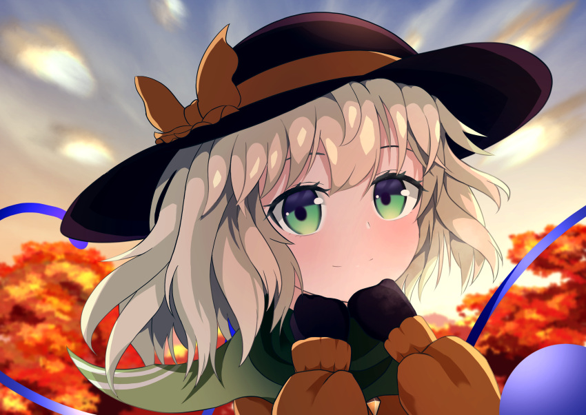 1girl absurdres autumn_leaves bangs black_headwear blurry blurry_background blush bow buttons closed_mouth clouds depth_of_field diamond_button eyeball eyebrows_behind_hair green_eyes green_scarf hat hat_bow hat_ribbon heart heart_of_string highres komeiji_koishi light_green_hair light_smile looking_at_viewer medium_hair outdoors ribbon scarf sky sleeves_past_fingers sleeves_past_wrists solo sunset sweater third_eye touhou tree upper_body wavy_hair wrainman yellow_bow yellow_ribbon yellow_sweater