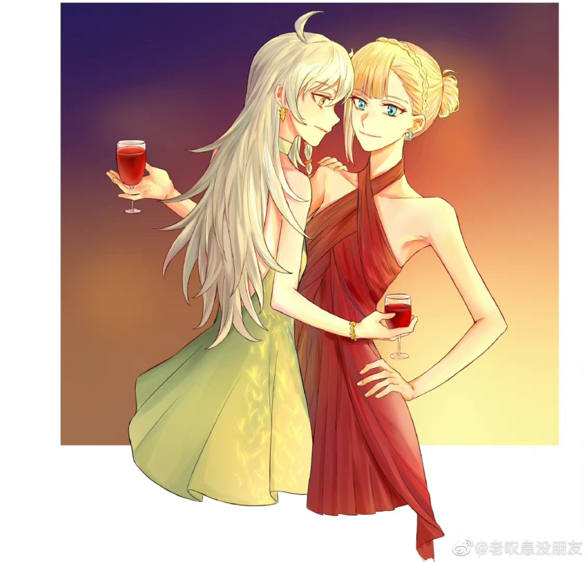 2girls ahoge bangs bare_arms bare_shoulders blonde_hair blue_eyes bracelet closed_mouth commentary_request cropped_legs cup dress earrings fate_(series) from_side green_dress grey_background grey_hair hair_ribbon holding holding_cup jewelry long_hair looking_at_another lord_el-melloi_ii_case_files multicolored_background multiple_girls official_alternate_costume olga_marie_animusphere orange_background purple_background red_dress red_wine reines_el-melloi_archisorte ribbon shiny shiny_hair short_hair tanxi_mei_piqi tress_ribbon