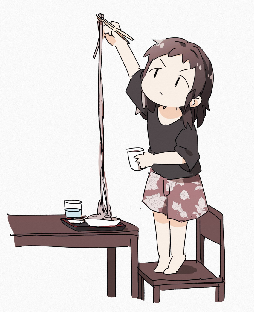 1girl artist_self-insert barefoot black_shirt brown_hair brown_shorts chair chopsticks closed_mouth commentary_request cup drinking_glass floral_print food grey_background highres holding holding_chopsticks holding_cup long_hair looking_away looking_up noodles on_chair original print_shorts shirt short_shorts short_sleeves shorts simple_background soba solo standing table tiptoes v-shaped_eyebrows water yukie_(kusaka_shi)