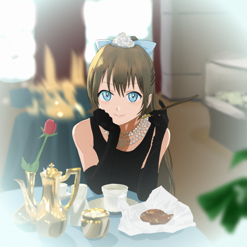 1girl black_gloves blue_bow blue_eyes blurry blurry_background bow breakfast_at_tiffany's brown_hair cup dress elbow_gloves elbows_on_table flower food glint gloves hair_bow highres indoors jewelry long_hair love_live! love_live!_nijigasaki_high_school_idol_club necklace oekaki_fnyanky ousaka_shizuku pearl_necklace pitcher pocky sleeveless sleeveless_dress smile solo sugar_cube vase