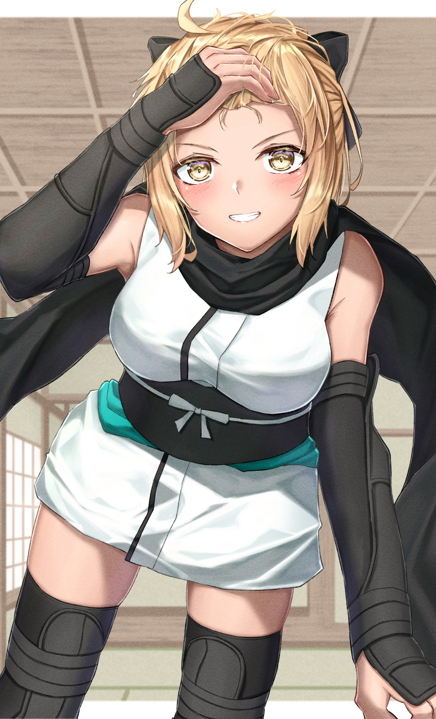 1girl absurdres ahoge arm_guards black_bow black_scarf blonde_hair blush bow breasts fate/grand_order fate_(series) forehead highres japanese_clothes kimono koha-ace looking_at_viewer medium_breasts oda_uri okita_souji_(fate) okita_souji_(koha-ace) scarf short_hair short_kimono sleeveless sleeveless_kimono smile solo toukan white_kimono yellow_eyes