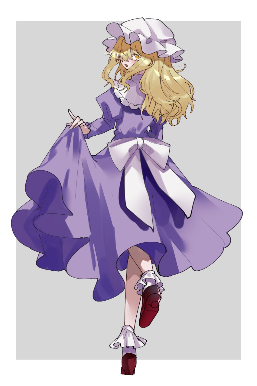 1girl :d blonde_hair dress frills from_behind full_body grey_background hair_over_one_eye hat highres long_hair long_sleeves looking_at_viewer looking_back maribel_hearn miko_(miko030751) mob_cap purple_dress shoes simple_background smile socks solo standing standing_on_one_leg touhou white_legwear yellow_eyes