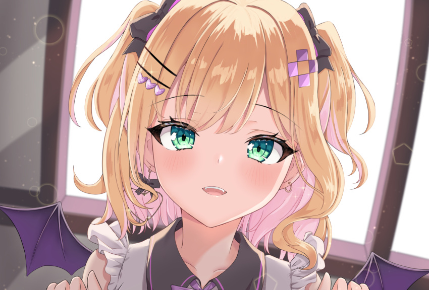 1girl :d bangs black_bow blonde_hair blurry blurry_background bow collarbone collared_shirt commentary_request depth_of_field earrings eyebrows_visible_through_hair fangs green_eyes hair_bow hair_ornament hairclip hands_up heart heart_hair_ornament highres indoors jewelry kurumi_noah looking_at_viewer mini_wings multicolored_hair pink_hair portrait purple_wings shirt sleeveless sleeveless_shirt smile solo sunlight synn032 twintails two-tone_hair two_side_up virtual_youtuber vspo! white_shirt window wings