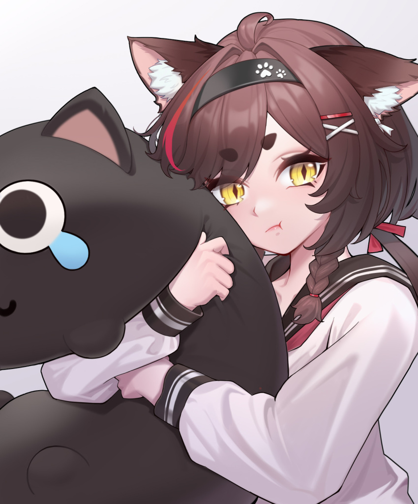 1girl :t ahoge animal_ears bangs black_hairband black_sailor_collar braid cat_ears cat_girl chun_zhuan collarbone commentary_request eyebrows_visible_through_hair hair_ornament hairband highres hinayuki indie_virtual_youtuber long_sleeves looking_at_viewer medium_hair multicolored_hair object_hug paw_print redhead sailor_collar school_uniform serafuku shirt simple_background slit_pupils solo streaked_hair stuffed_animal stuffed_cat stuffed_toy swept_bangs thick_eyebrows twintails two-tone_hair upper_body v-shaped_eyebrows virtual_youtuber white_background white_shirt x_hair_ornament yellow_eyes