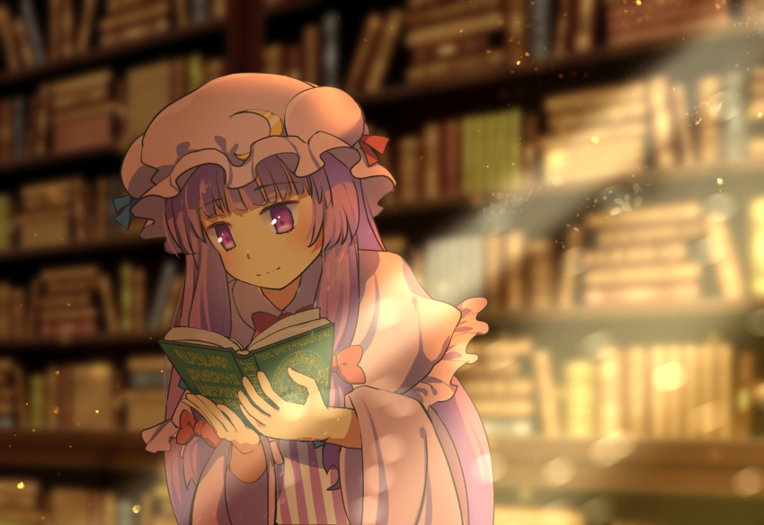 1girl blue_bow blue_ribbon blurry blurry_background blurry_foreground book bookshelf bow crescent depth_of_field dress hair_ribbon hat holding holding_book library light_rays long_hair long_sleeves mob_cap nayozane_(worker7) patchouli_knowledge purple_hair reading ribbon smile solo striped touhou very_long_hair violet_eyes voile wide_sleeves