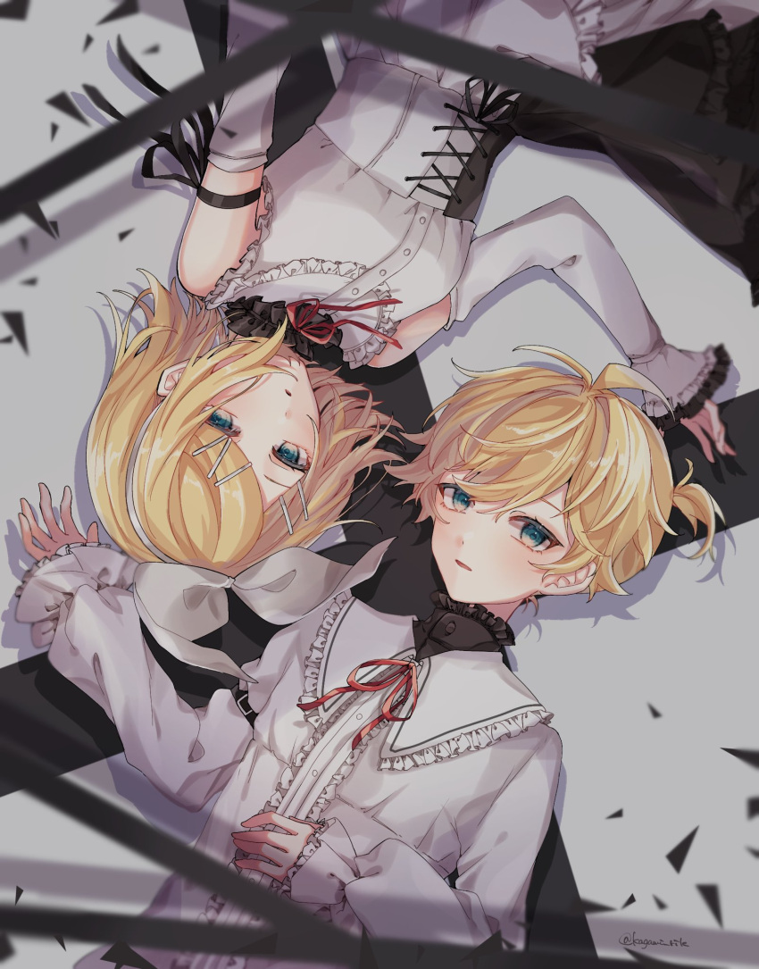 1boy 1girl 25-ji_night_code_de._(project_sekai) blonde_hair bow detached_sleeves frilled_sleeves frills green_eyes hair_bow highres kagamine_len kagamine_rin kagamirror02 long_sleeves lying on_back project_sekai ribbon short_hair vocaloid