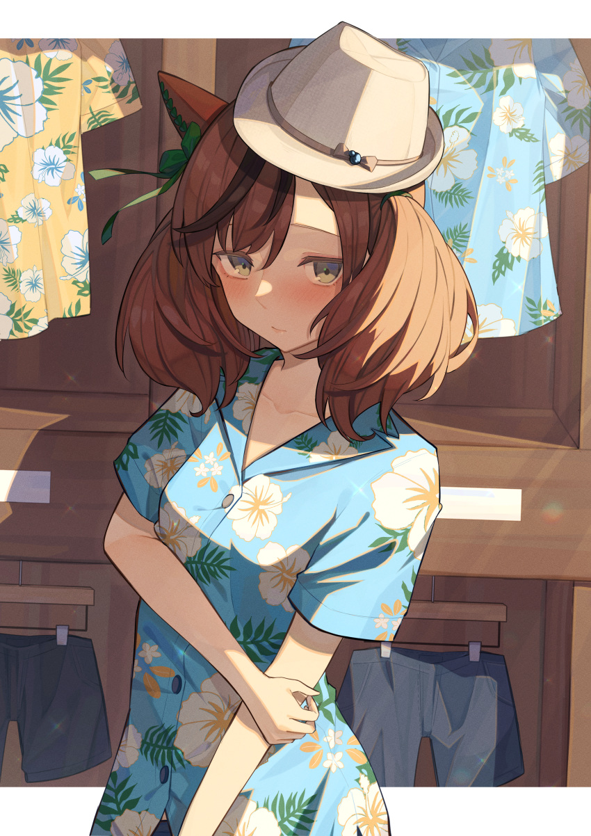 1girl absurdres alternate_costume animal_ears bangs blush breasts brown_hair brown_headwear buttons closed_mouth clothes clothes_hanger collarbone ear_covers fedora hat hawaiian_shirt highres holding_own_arm horse_ears isana615 long_hair looking_at_viewer multicolored_hair nice_nature_(umamusume) shirt short_sleeves small_breasts solo streaked_hair twintails umamusume upper_body