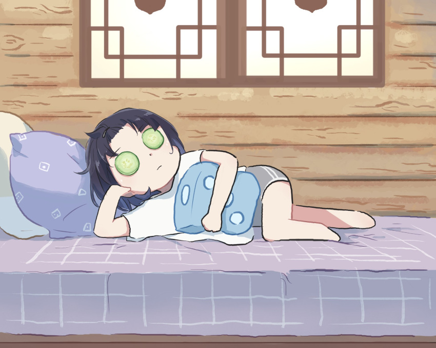 1girl bare_legs barefoot bed black_hair blue_hair chibi cucumber_slice genshin_impact gradient_hair grey_shorts highres indoors lying multicolored_hair on_side pillow shirt short_sleeves shorts solo stuffed_toy white_shirt window xinzoruo yelan_(genshin_impact)