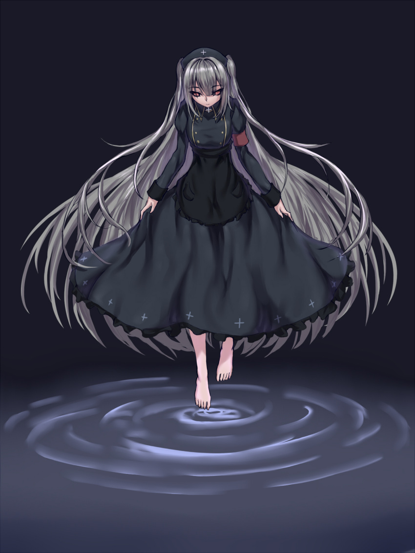 1girl apron armband bangs barefoot black_dress black_headwear chinese_commentary closed_mouth collared_dress commentary_request cross dress eyebrows_visible_through_hair full_body grey_background grey_hair hat highres long_hair long_sleeves looking_at_viewer minai_karte nurse_cap red_eyes ripples solo two_side_up very_long_hair virtual_clinic virtual_youtuber yeklsa