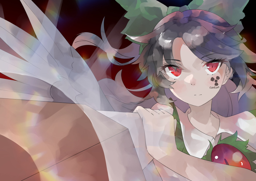 1girl arm_cannon bangs bird_wings black_hair black_wings blouse bow closed_mouth control_rod expressionless green_bow hair_bow highres long_hair looking_at_viewer ninniku_(mfu7324) radiation_symbol red_eyes reiuji_utsuho shirt solo third_eye touhou upper_body weapon white_shirt wings