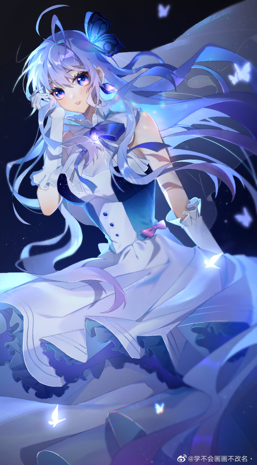 1girl ahoge bug butterfly butterfly_hair_ornament douluo_dalu dress gloves glowing_butterfly hair_ornament hand_in_own_hair highres idol_clothes long_hair multicolored_eyes open_mouth ribbon solo tang_wutong_(douluo_dalu) teeth white_gloves xue_behui_huahua_bu_gaiming