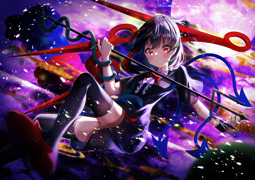 1girl absurdres asymmetrical_wings bangs black_dress black_hair black_legwear blue_wings bow bowtie center_frills dress frills grin highres holding holding_polearm holding_weapon houjuu_nue light_particles looking_at_viewer nettian51 nue_day polearm red_bow red_bowtie red_eyes red_wings short_hair short_sleeves smile snake_armband solo thigh-highs touhou trident weapon wings wristband
