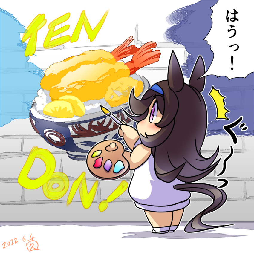 1girl ^^^ alternate_costume animal_ears bangs black_hair brick_wall chibi commentary_request dated donburi food graffiti hairband highres hisahiko holding holding_paintbrush horse_ears horse_girl horse_tail long_hair paintbrush palette_(object) partial_commentary rice_shower_(umamusume) signature solo speech_bubble stomach_growling swept_bangs tail tail_through_clothes tempura translation_request umamusume violet_eyes