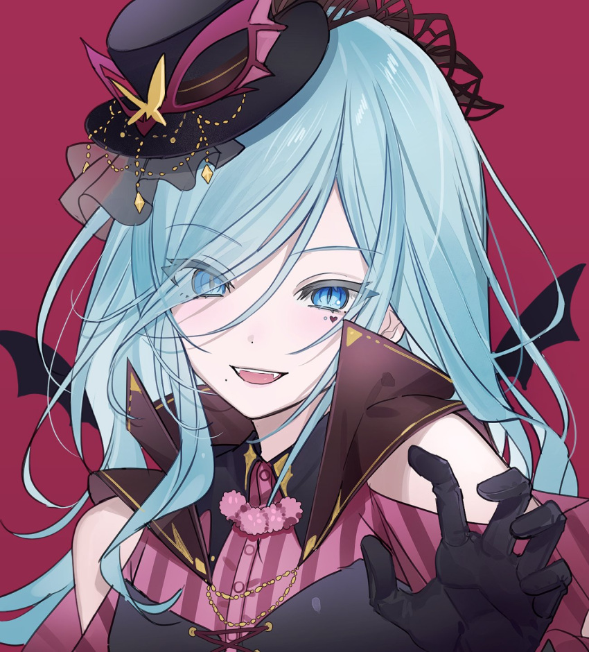 1girl bat_wings black_headwear blue_eyes claw_pose fangs hair_over_one_eye halloween_costume hat highres hinomori_shizuku light_blue_hair long_hair looking_at_viewer mini_hat mole mole_under_mouth nes_(nes_402) open_mouth pink_background project_sekai slit_pupils smile vampire_costume wings