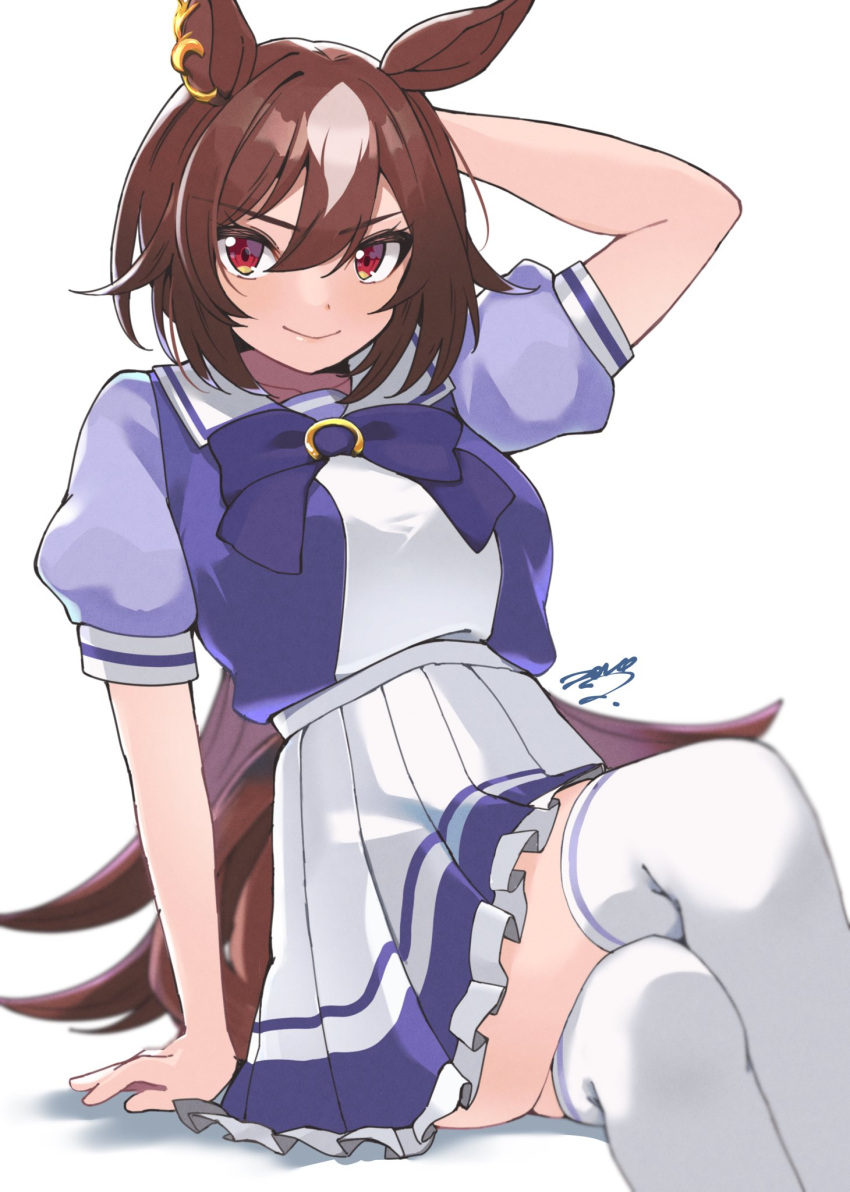 1girl animal_ears arm_behind_head arm_support arm_up bangs brown_hair closed_mouth crossed_legs feet_out_of_frame highres horse_ears horse_girl horse_tail invisible_chair long_hair puffy_short_sleeves puffy_sleeves red_eyes sailor_collar school_uniform shirt_tucked_in short_sleeves signature simple_background sirius_symboli_(umamusume) sitting skirt smile solo tail thigh-highs tracen_school_uniform umamusume white_background white_legwear white_skirt zono_(inokura_syuzo029)