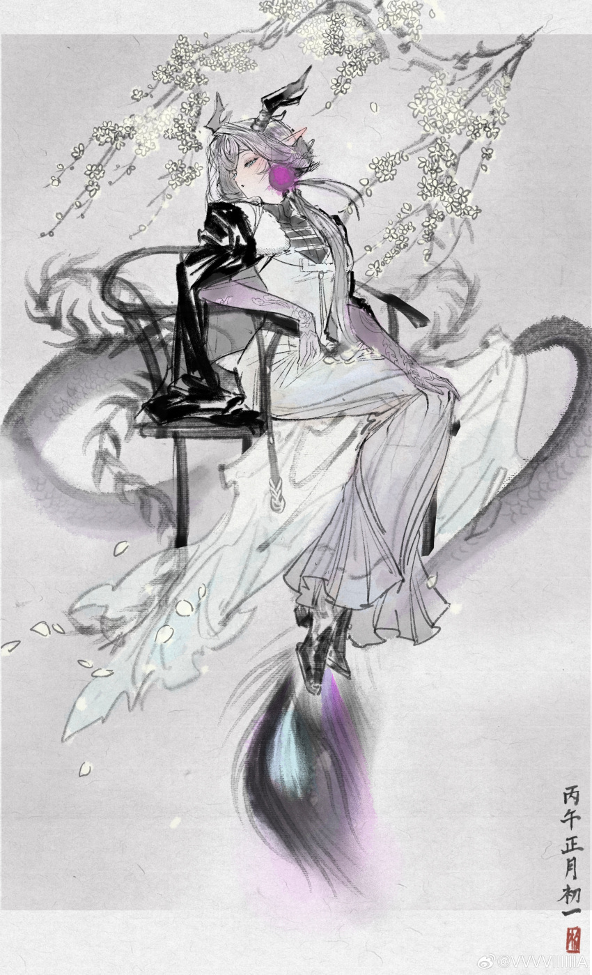:o absurdres arknights arm_tattoo artist_name banban_(vvvviiiiiia) black_horns black_shoes chair chinese_commentary commentary dated dragon_horns dragon_tail dress earrings eastern_dragon_horns eastern_dragon_tail eyelashes fur-trimmed_jacket fur_trim half-closed_eyes hand_on_lap hand_tattoo high_heels highres horns ink_wash_painting jacket jacket_on_shoulders jewelry jun_(arknights) low_ponytail official_artist_extra on_chair parted_lips peacock_feathers plant pointy_ears pom_pom_(clothes) pom_pom_earrings ponytail profile purple_hair purple_tattoo shoes sitting tail tattoo untranslatable_commentary very_long_tail watermark weibo_username weibo_watermark white_dress