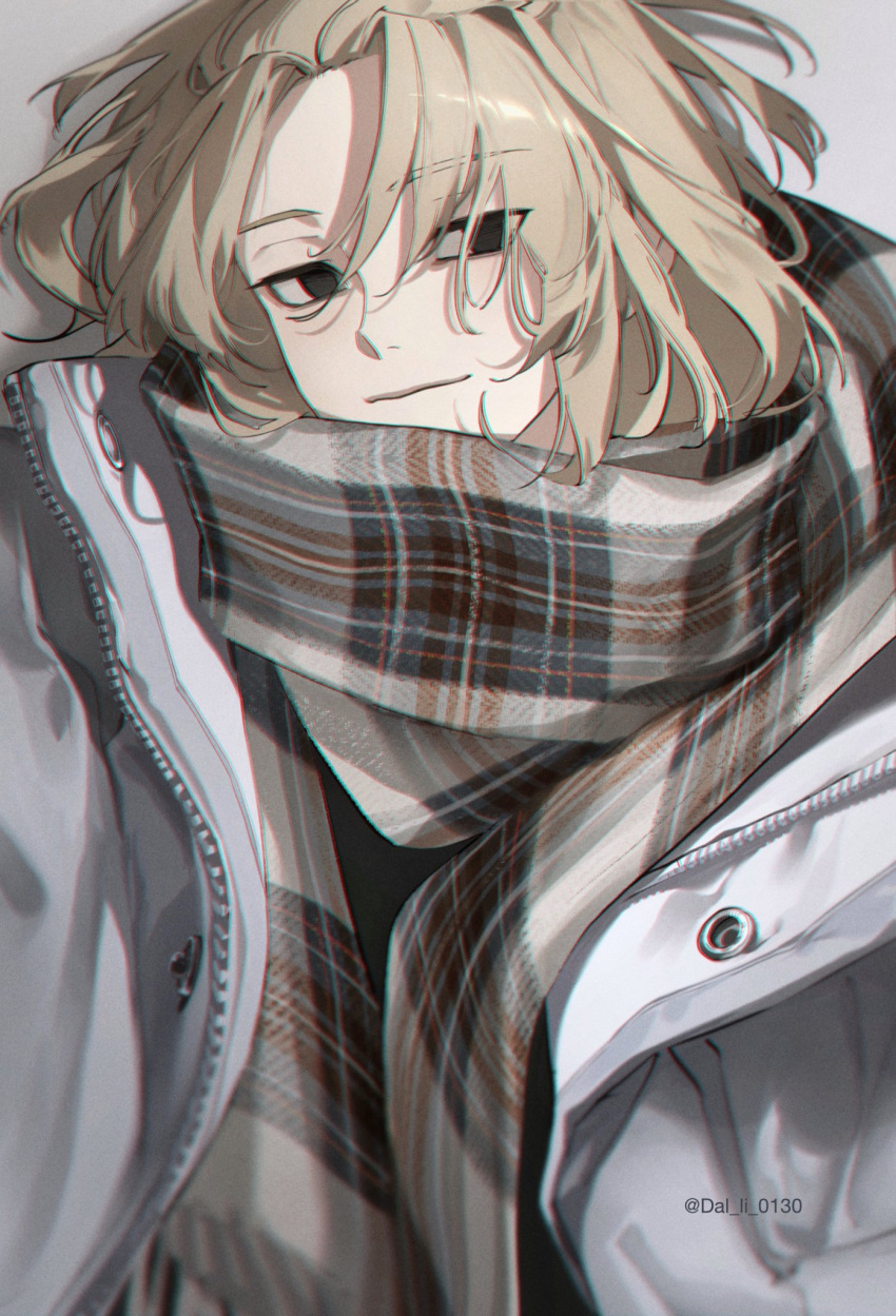 1boy bangs black_eyes black_shirt blonde_hair closed_mouth dal_li_0130 empty_eyes grey_background grey_scarf highres jacket looking_at_viewer male_focus medium_hair plaid plaid_scarf sano_manjirou scarf shirt smile solo tokyo_revengers twitter_username upper_body white_jacket