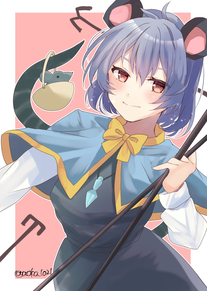 1girl absurdres animal_ears aoko_(myut7287) bangs basket blue_capelet blush bow bowtie breasts capelet closed_mouth commentary_request cowboy_shot crystal dowsing_rod grey_hair grey_skirt grey_vest highres jewelry long_sleeves looking_at_viewer medium_breasts mouse mouse_ears mouse_girl mouse_tail nazrin pendant pink_background red_eyes shirt short_hair skirt skirt_set smile solo tail touhou two-tone_background vest white_background white_shirt yellow_bow yellow_bowtie