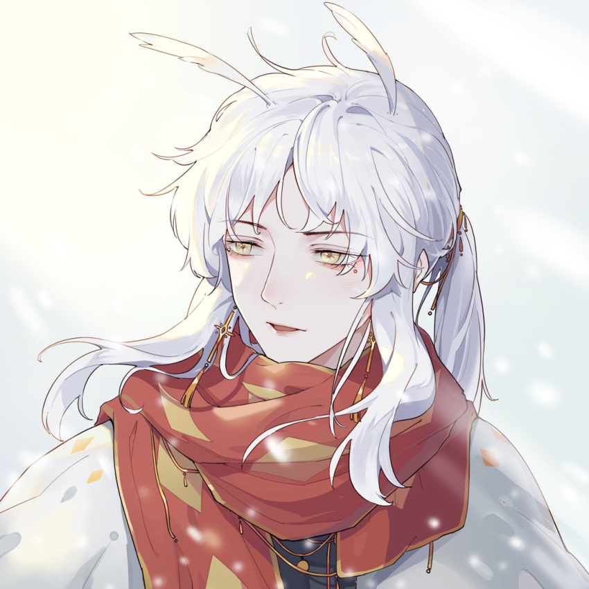 1boy bishounen earrings grey_hair jewelry looking_to_the_side male_focus mimizuku_(sky:_children_of_the_light) pointy_hair ponytail scarf siqingshou879 sky:_children_of_the_light snowing solo upper_body white_background white_hair wind yellow_eyes