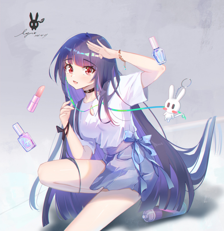 1girl :d absurdres alternate_costume ayan_1593817922 bangs black_hair blunt_bangs bracelet choker commentary_request contemporary earphones genshin_impact highres jewelry long_hair looking_at_viewer red_eyes short_sleeves sidelocks smile solo squatting waving white_background yun_jin_(genshin_impact)