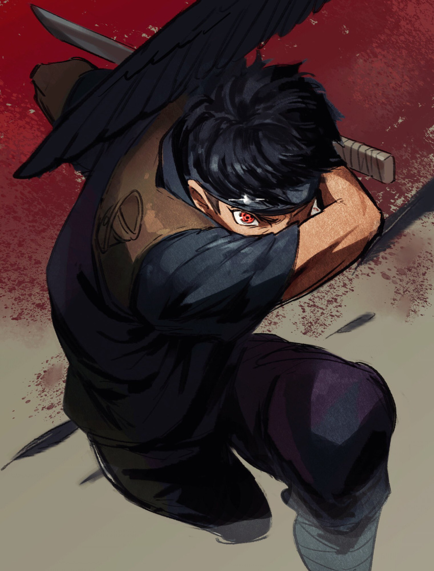 006_wa 1boy attack bangs black_hair black_pants black_shirt chest_guard feathers forehead_protector highres holding holding_sword holding_weapon incoming_attack leg_wrap looking_at_viewer male_focus naruto naruto_(series) naruto_shippuuden one_eye_covered pants red_background red_eyes sharingan shirt short_hair short_sleeves solo standing standing_on_one_leg sword symbol-shaped_pupils uchiha_shisui weapon