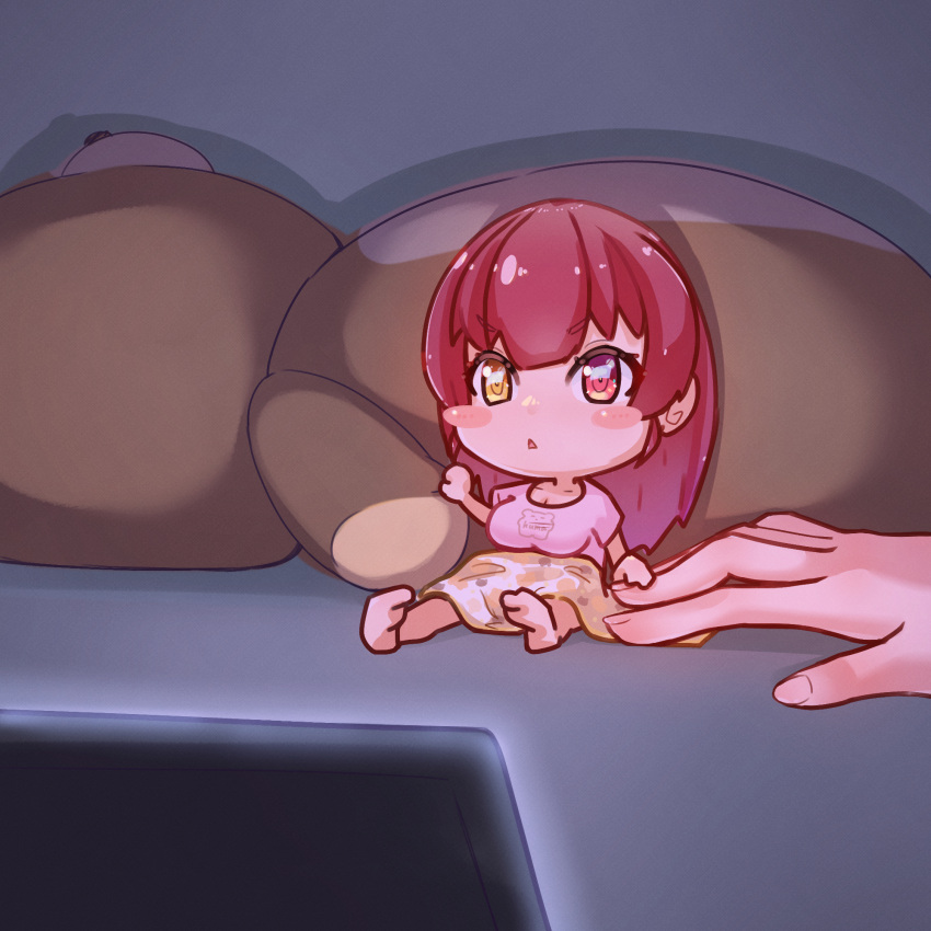 1girl 1other :o ambiguous_gender awestruck barefoot berotore blanket blush_stickers breasts chestnut_mouth hair_down heterochromia highres holding_hands hololive houshou_marine large_breasts long_hair minigirl red_eyes redhead screen_light shirt sitting solo_focus stuffed_animal stuffed_toy t-shirt teddy_bear v-shaped_eyebrows virtual_youtuber watching_television yellow_eyes