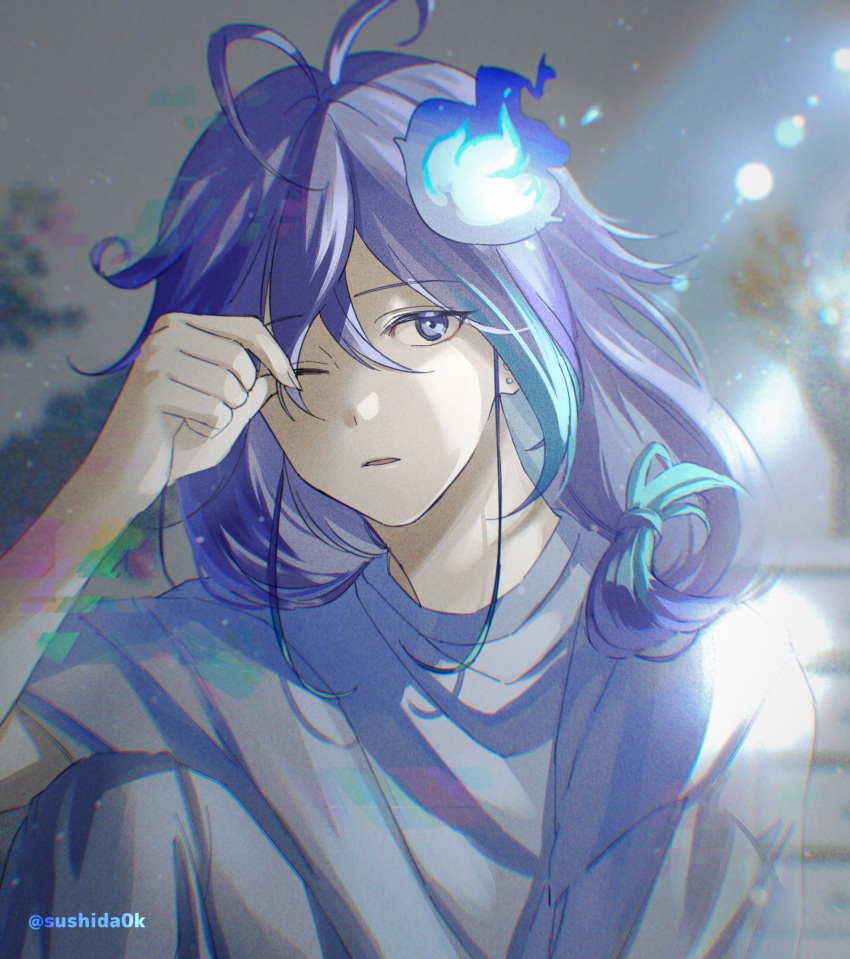 1boy antenna_hair aqua_hair blurry blurry_background earrings glitch hair_between_eyes highres hitodama holding holding_hair holostars jewelry knee_up long_hair looking_at_viewer low-tied_long_hair male_focus minase_rio multicolored_hair one_eye_closed pants parted_lips purple_hair shirt short_sleeves solo streaked_hair stud_earrings sunlight sushida0k t-shirt upper_body violet_eyes virtual_youtuber white_pants white_shirt