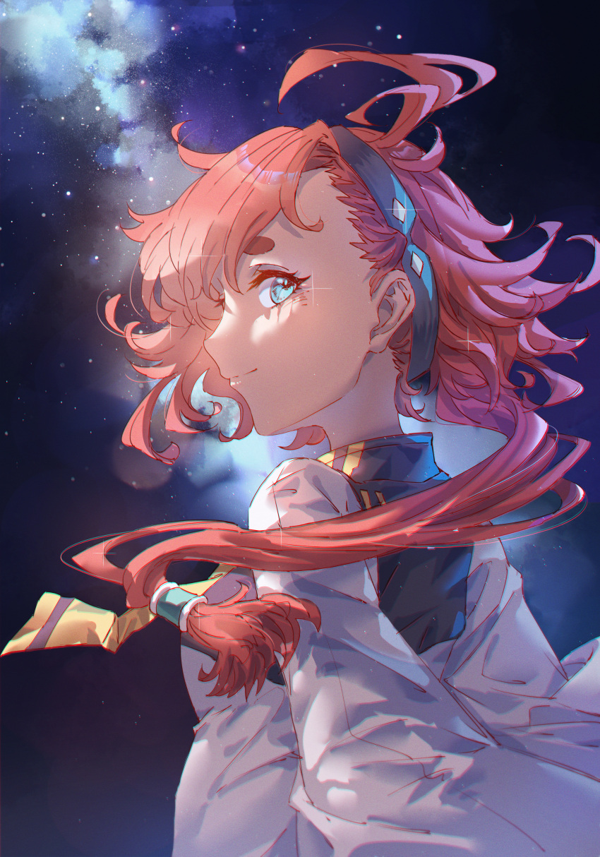 1girl absurdres ahoge bangs black_hairband blue_eyes breasts commentary from_behind gundam gundam_suisei_no_majo hairband highres innoarukugyou long_hair looking_at_viewer looking_back low-tied_long_hair night night_sky redhead sky small_breasts smile star_(sky) starry_sky suletta_mercury upper_body