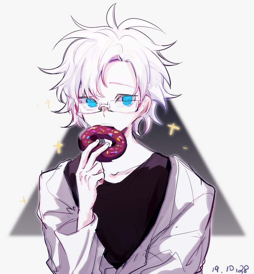 1boy black_shirt blue_eyes chinese_commentary coat commentary_request curtained_hair dated dice156 doughnut eating food glasses highres holding holding_food kanou_aogu labcoat long_sleeves male_focus open_clothes open_coat rectangular_eyewear saibou_shinkyoku shirt short_hair solo sparkle upper_body white_hair