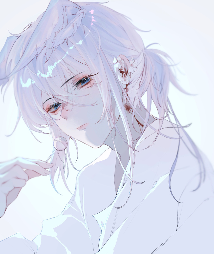 1boy absurdres androgynous bai_xiao bishounen blood blue_eyes blurry candy depth_of_field food hair_between_eyes highres holding holding_candy holding_food looking_at_viewer lu87168373 male_focus medium_hair pointy_hair ponytail shiny shiny_hair sidelocks sky:_children_of_the_light solo white_background white_hair