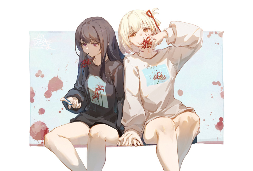 2girls bangs bare_legs black_hair blonde_hair blue_eyes bow brown_eyes floral_print flower hair_between_eyes hair_ornament hair_scrunchie highres holding_hands ink inoue_takina legs long_hair long_sleeves looking_at_viewer looking_down lycoris_recoil moyu_marginal multiple_girls nishikigi_chisato scrunchie shirt short_hair signature simple_background sitting t-shirt thighs yuri