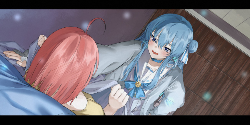 2girls ahoge bangs blanket blue_choker blue_eyes blue_hair blush_visible_through_hair choker eredhen hair_between_eyes highres hololive hoshimachi_suisei indoors letterboxed lying medium_hair multiple_girls on_back on_bed open_mouth pink_hair sailor_collar sakura_miko smile under_covers virtual_youtuber white_sailor_collar yuri