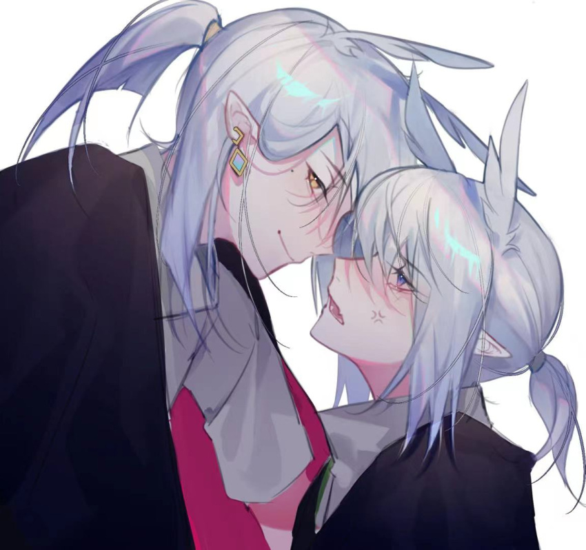 2boys anger_vein angry annoyed bai_xiao cape commentary_request earrings face-to-face frown grey_hair grimace jewelry looking_at_another looking_at_viewer male_focus mimizuku_(sky:_children_of_the_light) mole mole_under_eye multiple_boys pointy_ears pointy_hair ponytail profile scowl shiny siblings sidelocks sky:_children_of_the_light solo twins white_hair yellow_eyes yucha29109
