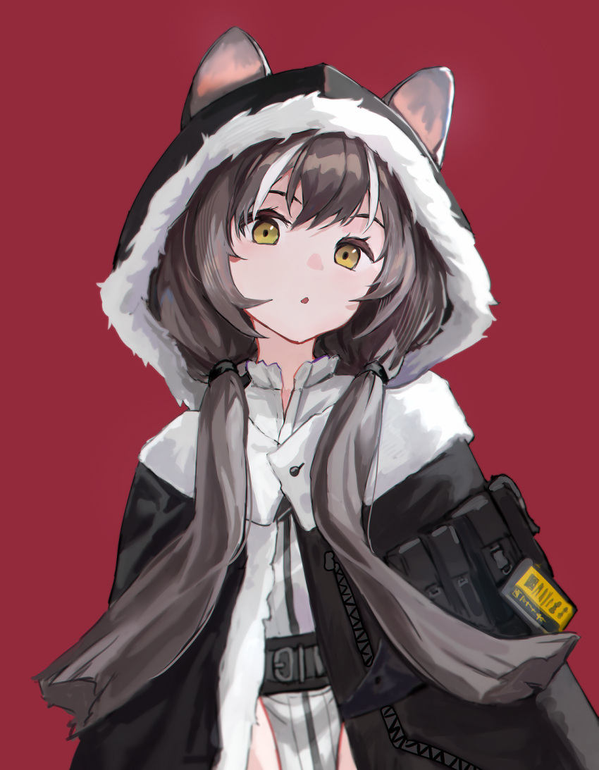1girl :o animal_ears arknights black_cape brown_hair cape commentary ears_through_headwear highres honeyberry_(arknights) hood hood_up hooded_cape looking_at_viewer low_twintails multicolored_hair red_background shirt simple_background solo squirrel_ears squirrel_girl streaked_hair twintails upper_body vido_sprout white_hair white_shirt yellow_eyes