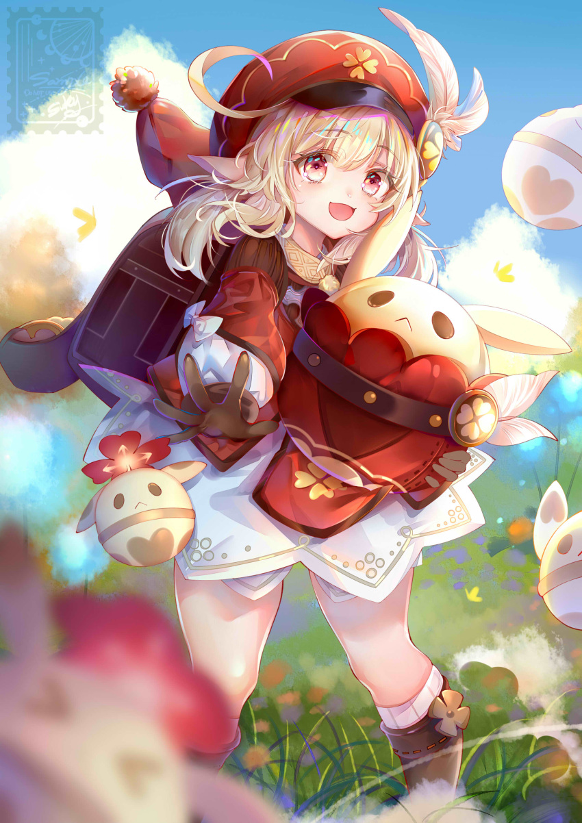 1girl :d absurdres ahoge aiming_at_viewer backpack bag bangs bloomers blue_sky blurry boots brown_footwear brown_gloves brown_scarf cabbie_hat carrying clouds cloudy_sky clover_print coat commentary_request depth_of_field doll field flower flower_field genshin_impact gloves hair_between_eyes hat hat_feather hat_ornament highres holding holding_doll jumpy_dumpty klee_(genshin_impact) knee_boots kneehighs light_brown_hair long_hair long_sleeves looking_at_viewer low_twintails orange_eyes pocket pointy_ears randoseru red_coat red_headwear scarf shizi_suky sidelocks sky smile socks solo stuffed_animal stuffed_toy throwing twintails underwear