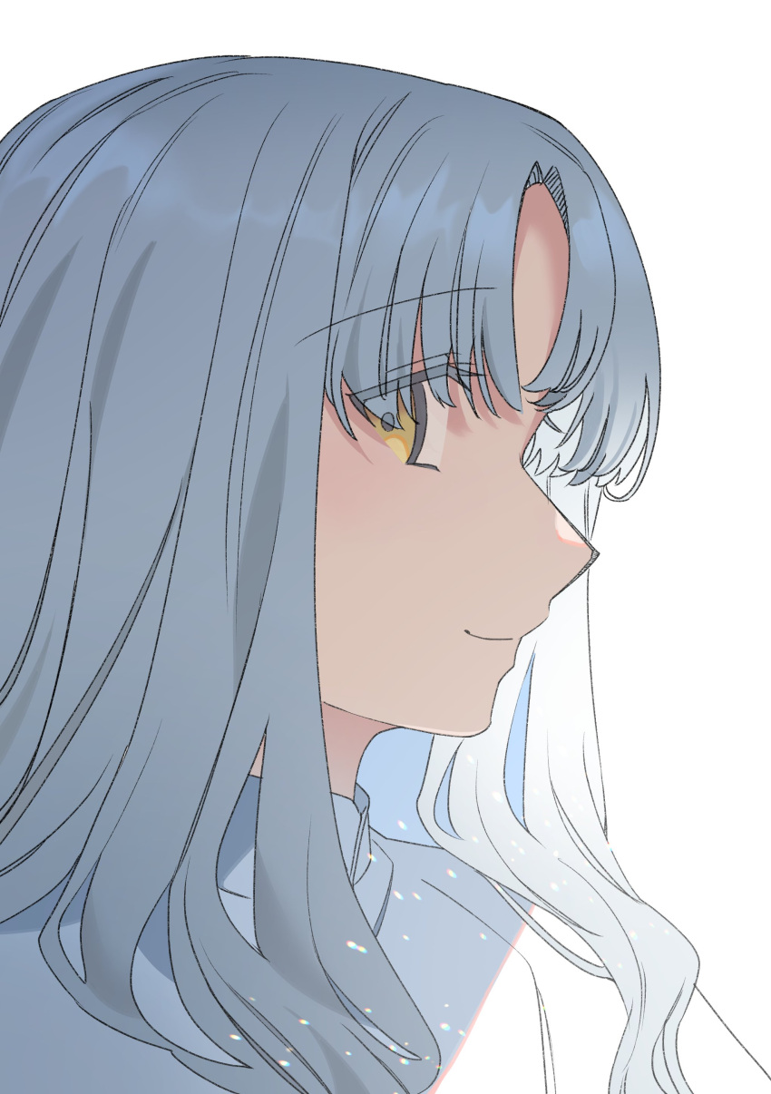 1girl absurdres bangs caren_hortensia eyes_visible_through_hair fate/hollow_ataraxia fate_(series) hair_between_eyes highres long_hair looking_at_viewer noko_morokoshi open_mouth sideways_glance simple_background smile solo sparkle upper_body wavy_hair white_background white_hair yellow_eyes